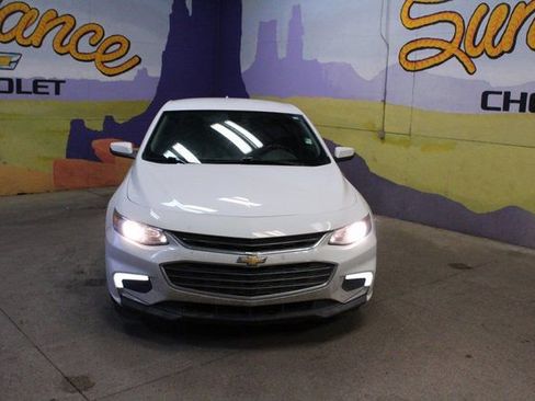 Used 2018 Chevrolet Malibu LT image 3