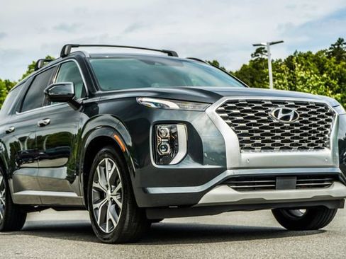 Used 2022 Hyundai Palisade Limited w/ Winter Package FWD image 6