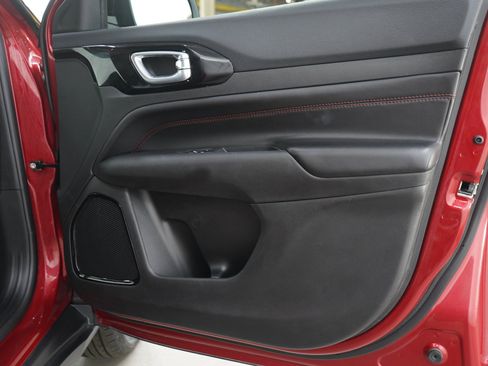 Used 2025 Jeep Compass Trailhawk AWD/4WD image 11