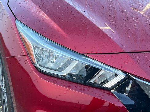 Used 2020 Nissan Versa SV image 8