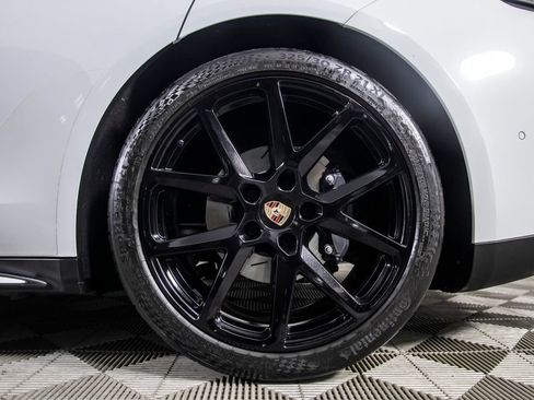Used 2025 Porsche Panamera image 40