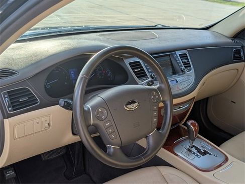 Used 2012 Hyundai Genesis 3.8 w/ Premium Pkg image 12