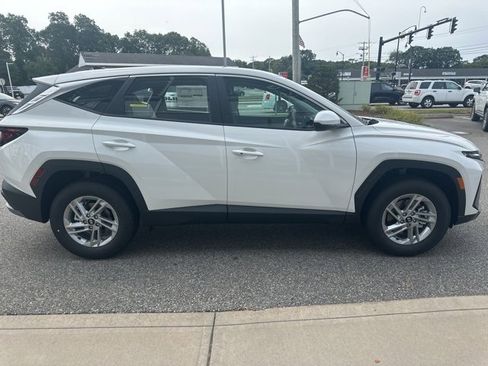 New 2025 Hyundai Tucson SE image 5