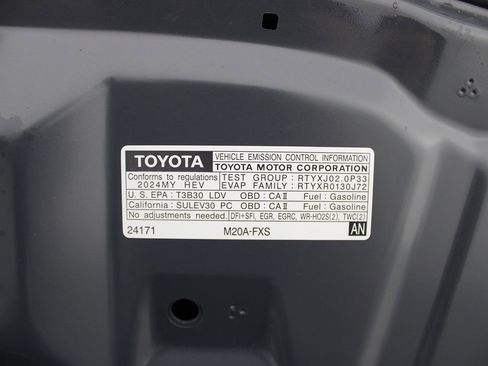 Used 2024 Toyota Prius LE image 34