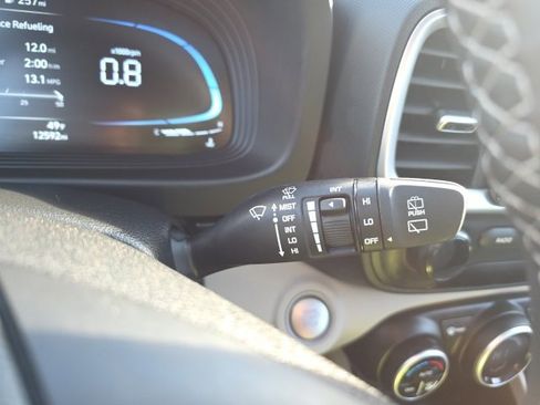 Used 2025 Hyundai Venue SEL image 14