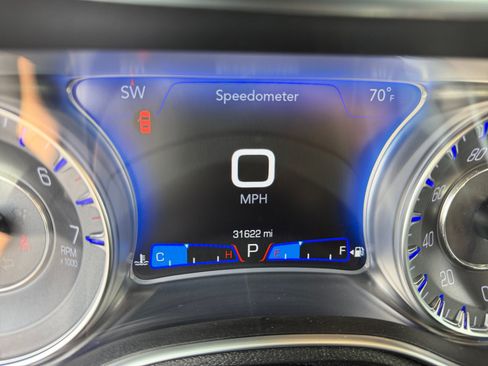 Used 2020 Chrysler 300 Touring w/ Chrome Appearance Package RWD image 11