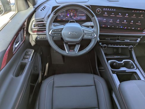 New 2026 Chevrolet Traverse Z71 w/ Enhanced Driving Package AWD/4WD image 4