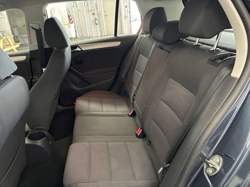 Used 2011 Volkswagen Golf 4-Door FWD image 14