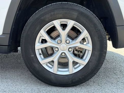Used 2023 Jeep Grand Cherokee Limited AWD/4WD image 11