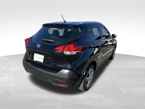 Used 2019 Nissan Kicks S image 5