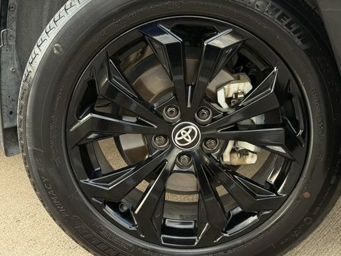 Used 2025 Toyota RAV4 XSE AWD/4WD image 9