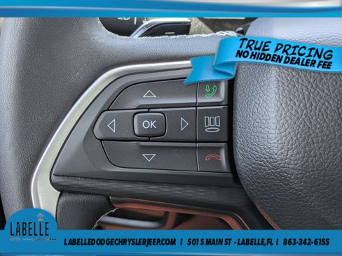 Used 2024 Jeep Grand Cherokee Laredo AWD/4WD image 21