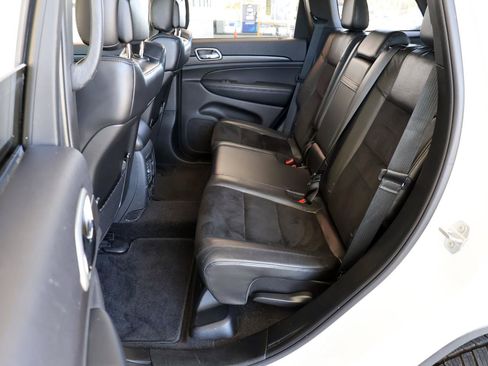 Used 2018 Jeep Grand Cherokee Altitude RWD image 21