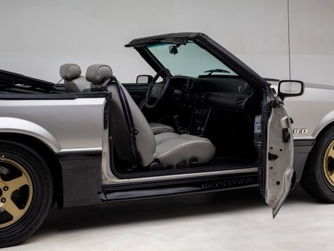 Used 1990 Ford Mustang GT RWD image 34