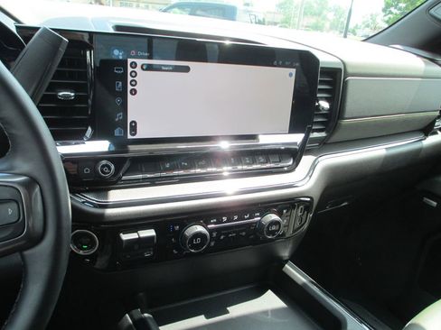 Used 2024 Chevrolet Silverado 2500 ZR2 w/ Technology Package AWD/4WD image 31