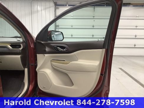 Used 2018 GMC Acadia Denali image 11