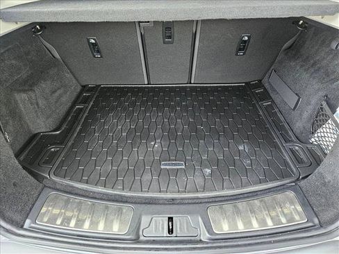 Used 2022 Jaguar E-PACE SE image 6