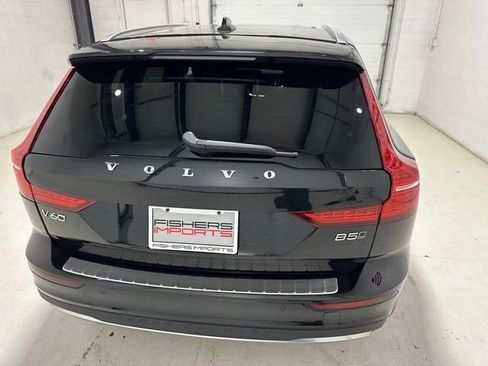 Used 2023 Volvo V60 B5 Cross Country Plus image 9