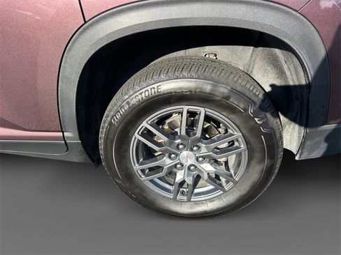 Used 2025 GMC Acadia Elevation image 8