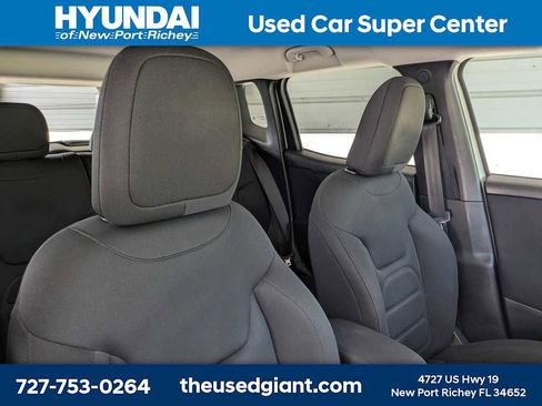 Used 2018 Jeep Renegade Latitude w/ Cold Weather Group AWD/4WD image 9