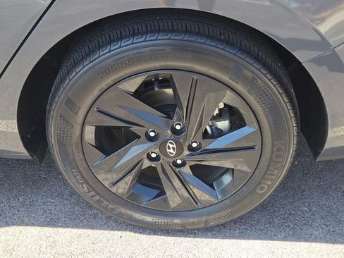 Used 2023 Hyundai Elantra Blue FWD image 11