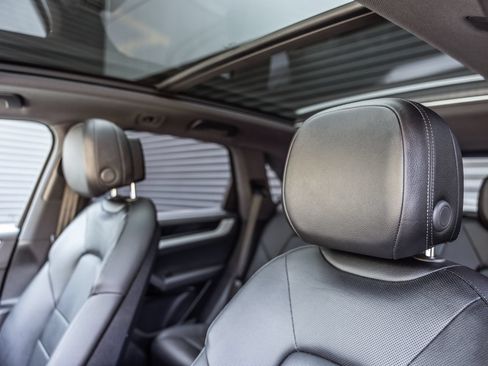 Certified 2024 Porsche Cayenne AWD/4WD image 15
