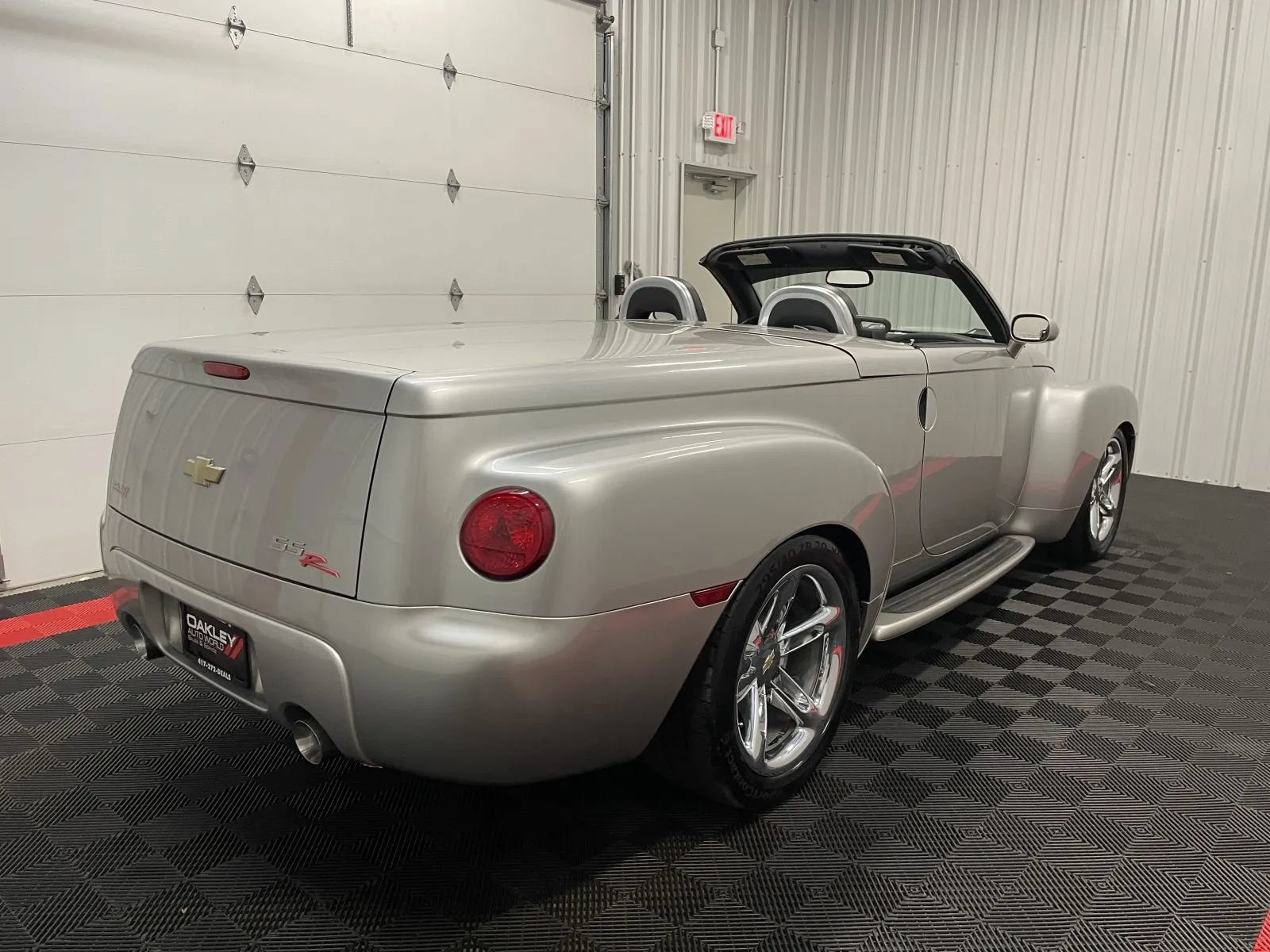 Used 2005 Chevrolet SSR w/ Preferred Equipment Group RWD image 3
