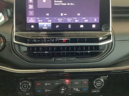 Certified 2025 Jeep Compass Latitude w/ Convenience Group AWD/4WD image 19