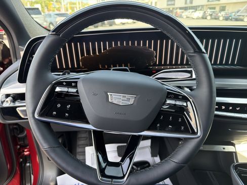 Used 2024 Cadillac Lyriq Luxury image 14