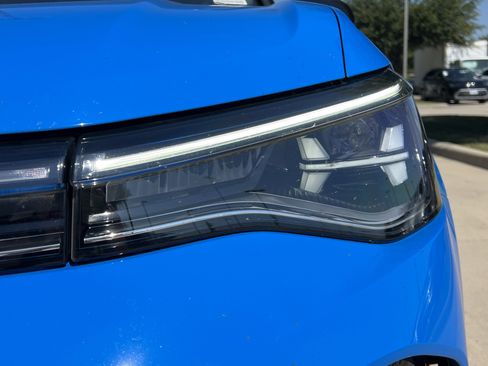 Certified 2025 Volkswagen Taos SE image 6