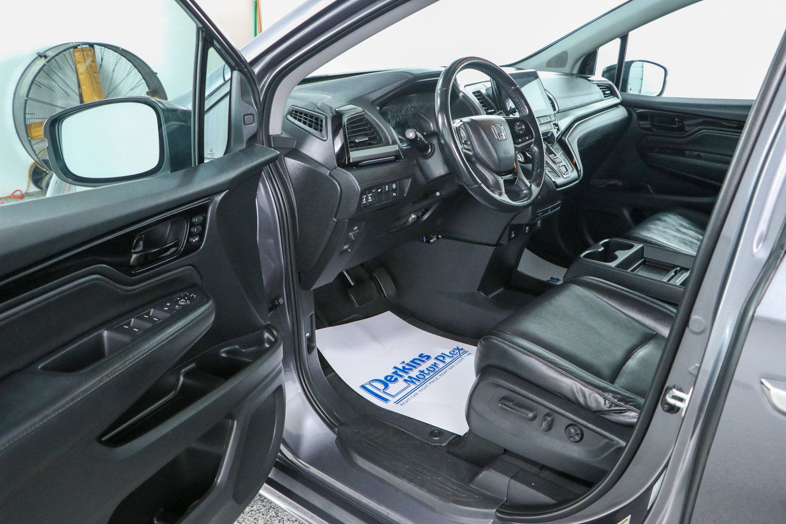 Used 2023 Honda Odyssey Touring image 3