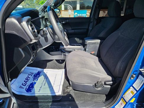 Used 2016 Toyota Tacoma TRD Sport w/ Towing Package image 12