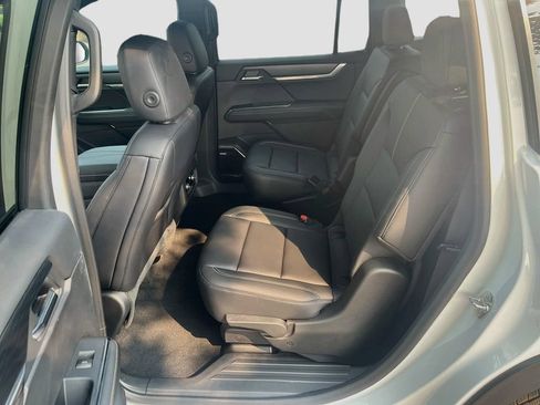Used 2025 GMC Acadia Elevation w/ Elevation Premium Package AWD/4WD image 24
