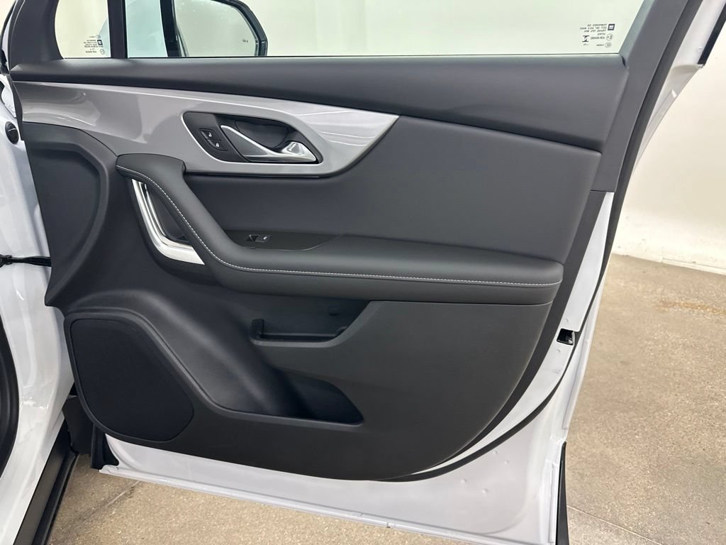 New 2026 Chevrolet Blazer LT w/ Convenience Package AWD/4WD image 17