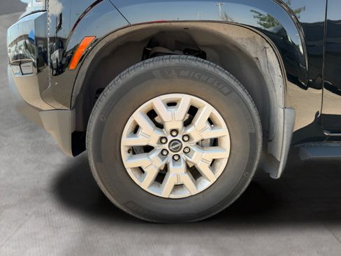 Certified 2022 Nissan Frontier SV w/ Technology Package AWD/4WD image 12