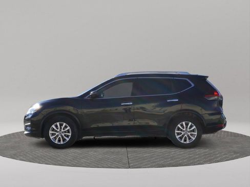 Used 2019 Nissan Rogue SV image 3