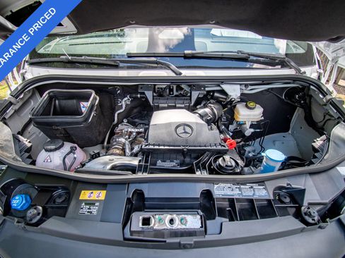 Used 2025 Mercedes-Benz Sprinter 2500 image 21