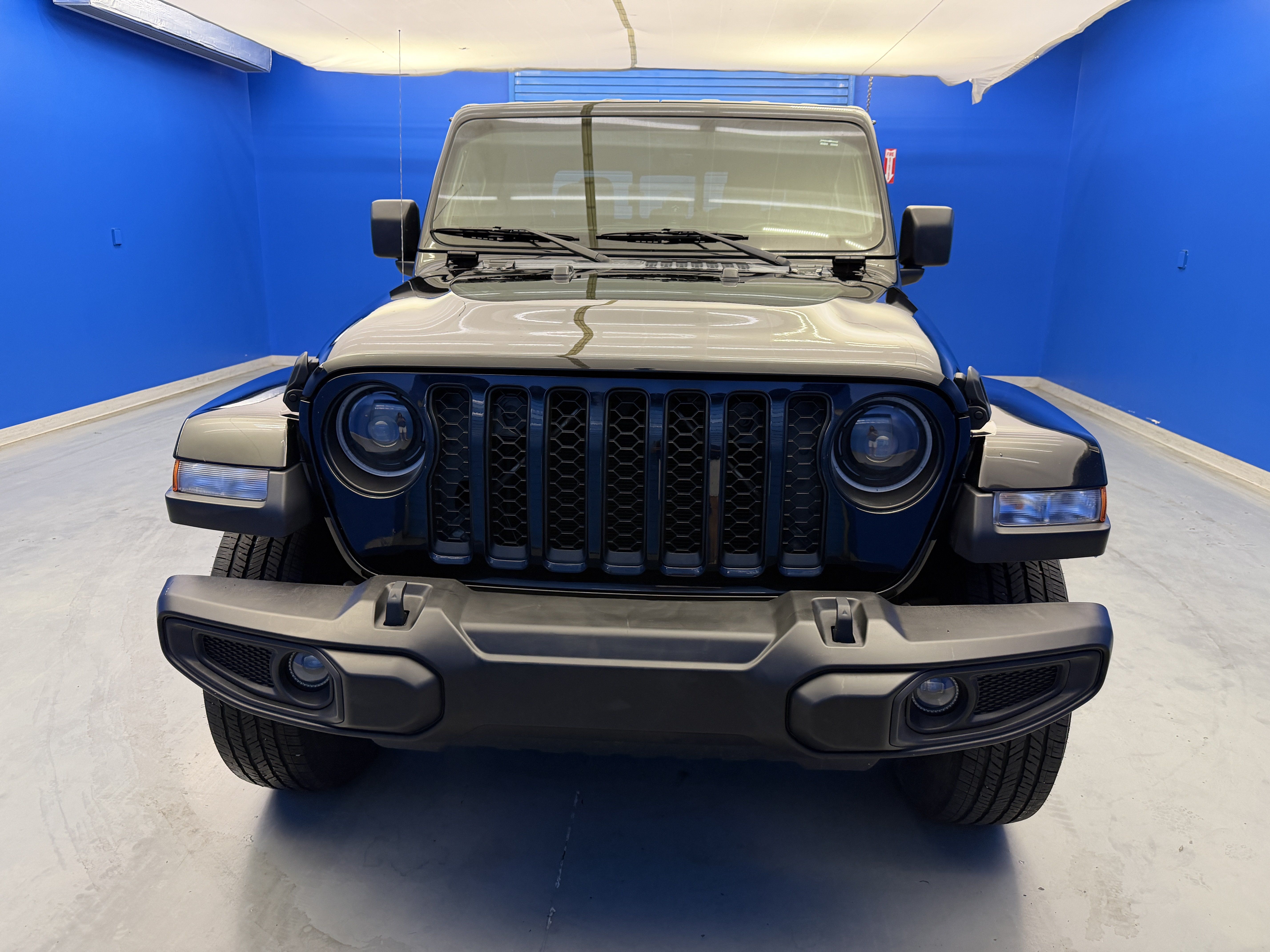 Used 2020 Jeep Gladiator Overland AWD/4WD image 3