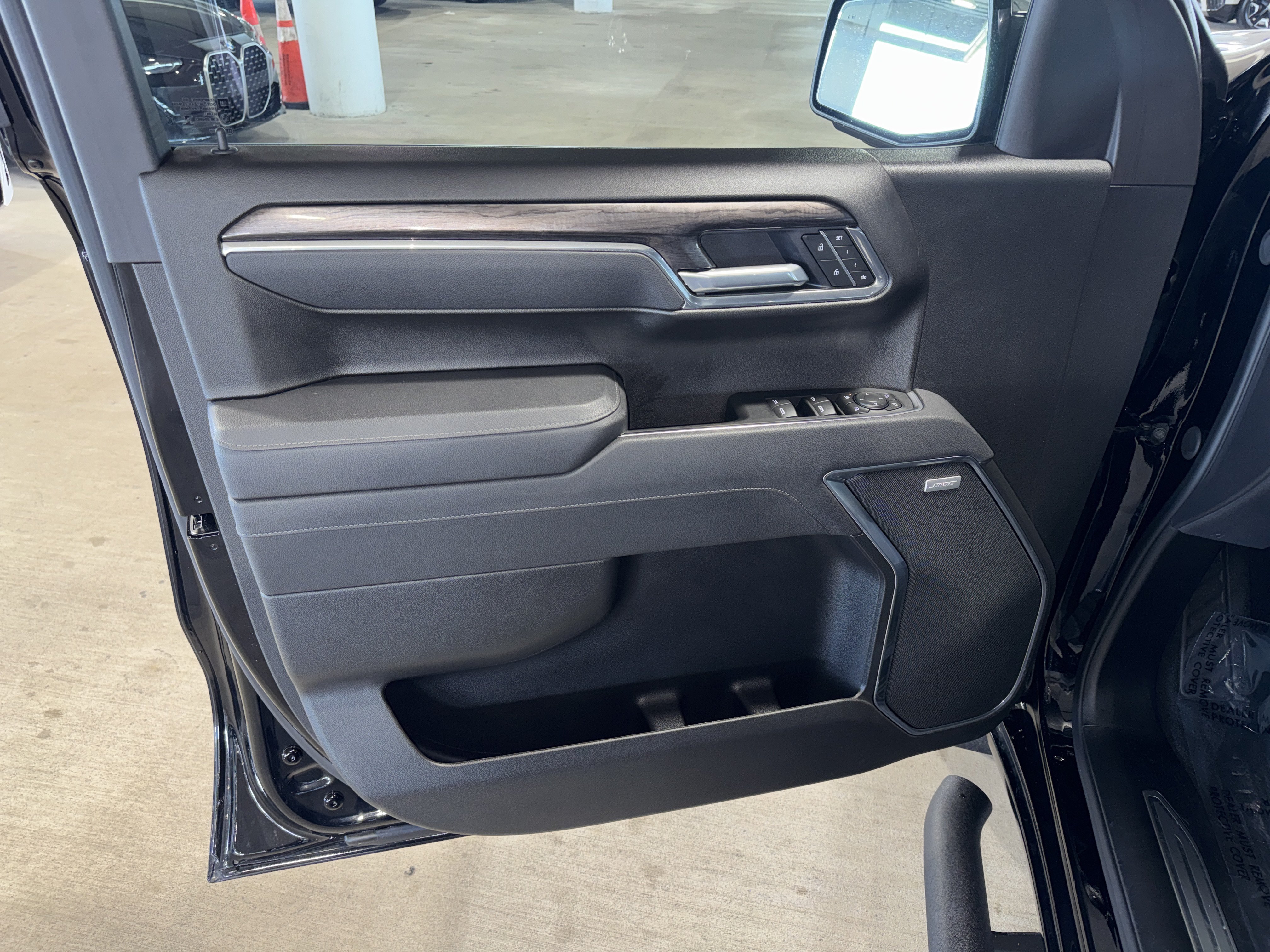 Used 2025 Chevrolet Silverado 1500 LTZ w/ LTZ Premium Package AWD/4WD image 17
