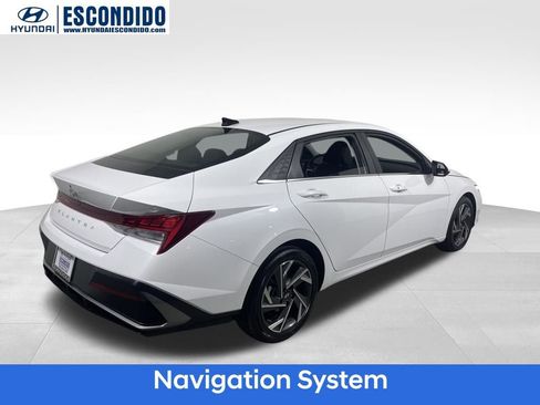 Used 2025 Hyundai Elantra SEL image 5