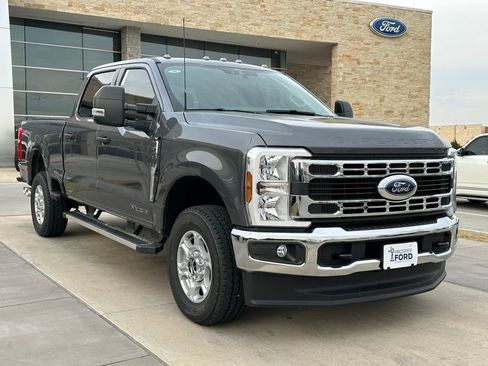 New 2026 Ford F250 XLT w/ FX4 Off-Road Package image 44