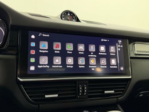 Certified 2023 Porsche Cayenne Platinum Edition image 43