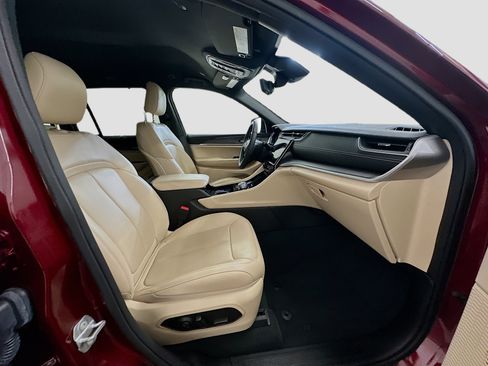 Used 2023 Jeep Grand Cherokee Limited w/ Luxury Tech Group II image 33