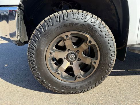 Used 2018 Toyota Tundra SR5 w/ TRD Off Road Package image 40