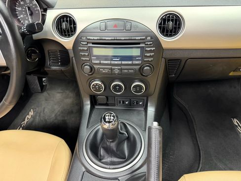 Used 2010 MAZDA MX-5 Miata Grand Touring w/ Premium Pkg image 27