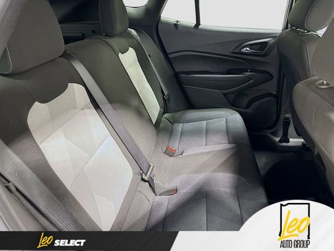 Used 2024 Chevrolet Trax RS w/ Sunroof Package FWD image 29