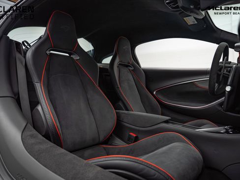 Used 2024 McLaren Artura image 24