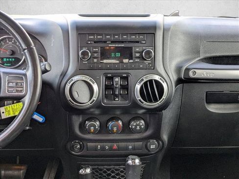 Used 2018 Jeep Wrangler Unlimited Sahara image 14