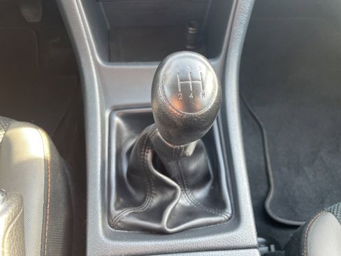 Used 2017 Subaru Crosstrek 2.0i Premium image 19