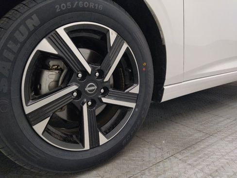 Used 2025 Nissan Sentra SV FWD image 31